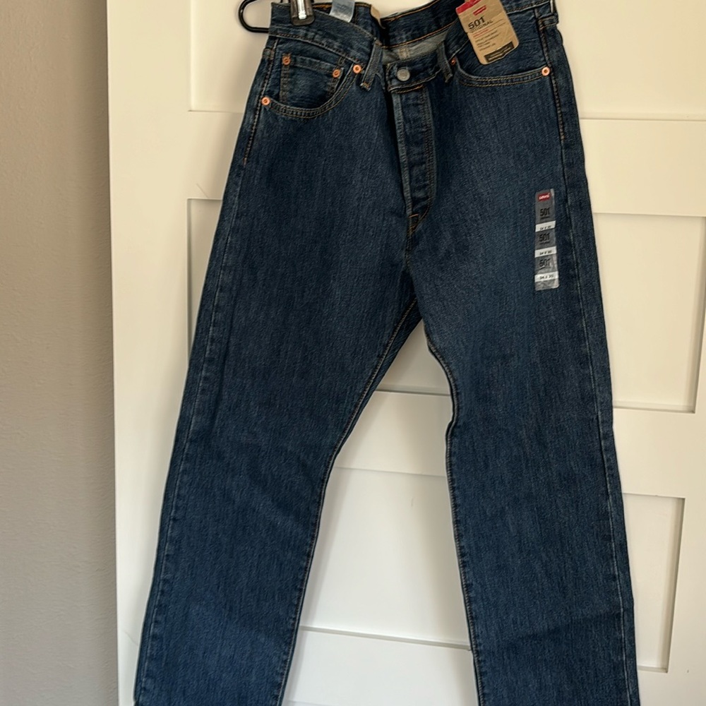 Men’s 501 original Levi’s size 34 x 30 standard wash new with tags.